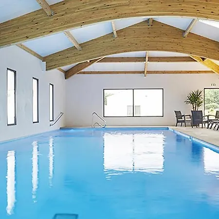 Joli Pour 6, Avec Piscine La Paree Preneau