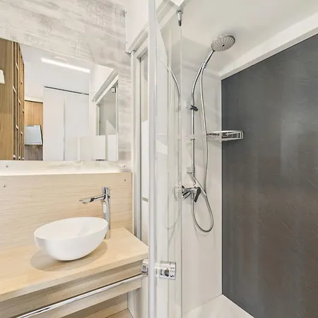 Joli Pour 6, Avec Piscine La Paree Preneau